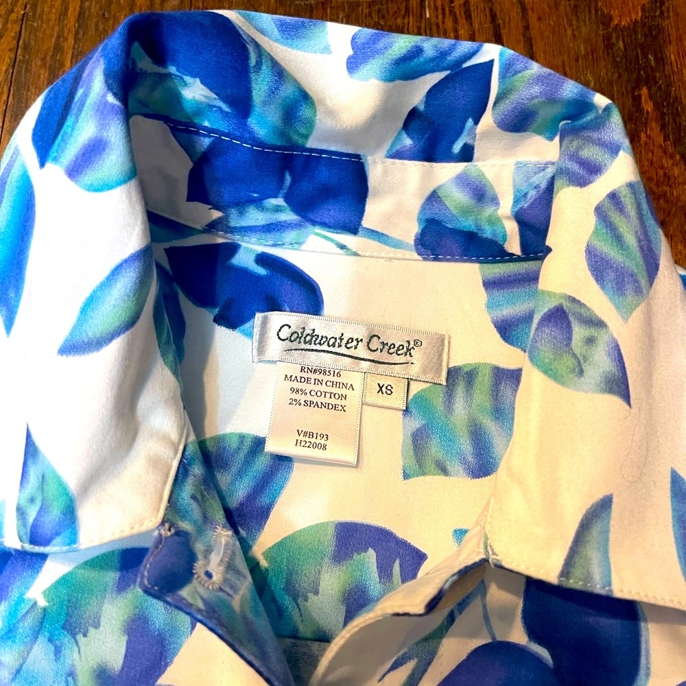 Coldwater Creek beautiful mix of blues & a hint of purple. Spring/Summer jacket - Picture 3 of 5